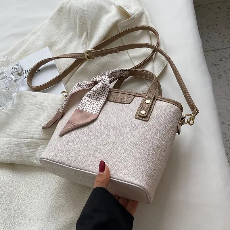 2022 New Fashion Ladies Luxury High Quality Simple Versatile Retro One Shoulder Messenger Portable Bucket Bag Brand Designer
2022 New Fashion Ladies Luxury High Quality Simple Versatile Retro One Shoulder Messenger Portable Bucket Bag Brand Designer