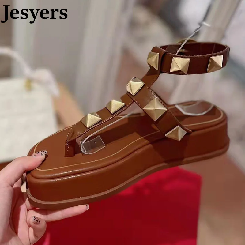 2022 Flat Thick Sole Split Toe Sandals Women Real Leather Metal Rivet Ankle Strap Sandalias Ladies Summer Outdoor Vacation Shoes
2022 Flat Thick Sole Split Toe Sandals Women Real Leather Metal Rivet Ankle Strap Sandalias Ladies Summer Outdoor Vacation Shoes