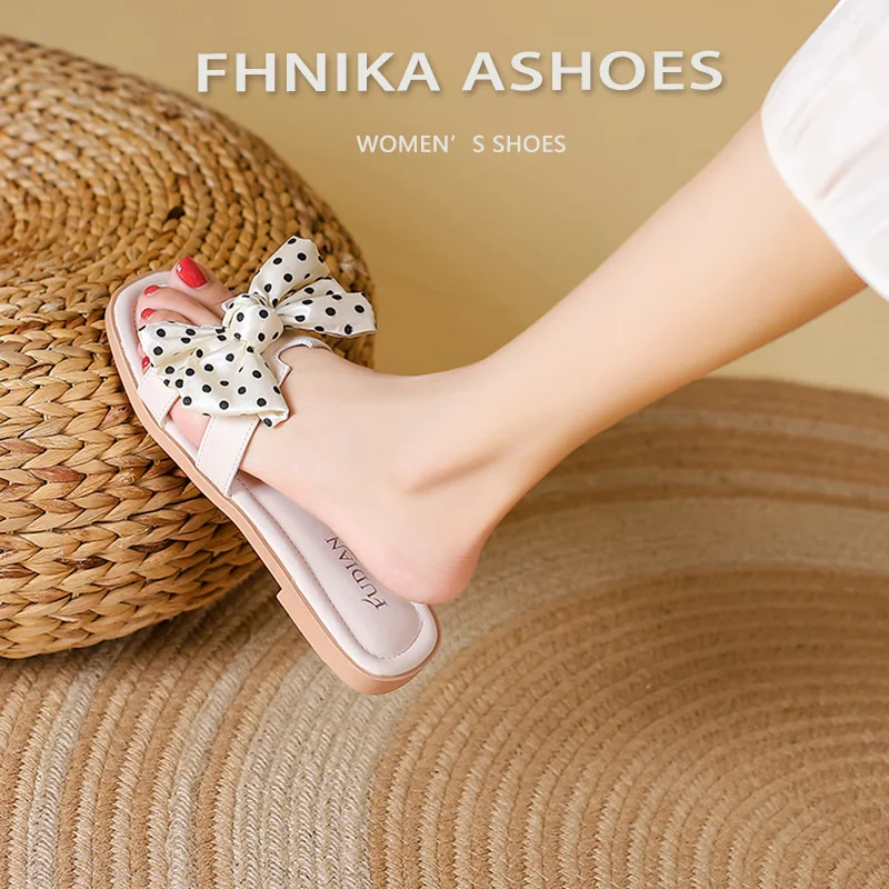 Shoes Women Slippers Round Dots Bows Fashionable Slippers with Anti Slip Wear-resistant Comfortable and Lightweight Features
Shoes Women Slippers Round Dots Bows Fashionable Slippers with Anti Slip Wear-resistant Comfortable and Lightweight Features