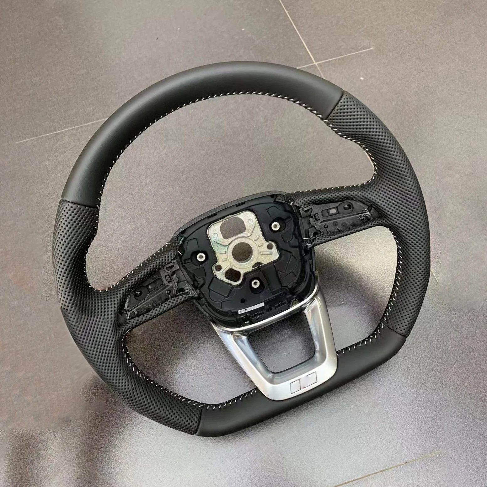 For Audi Q5 FY S-LINE Sports Flat Steering Wheel Perforated Leather D-Shape Style
For Audi Q5 FY S-LINE Sports Flat Steering Wheel Perforated Leather D-Shape Style