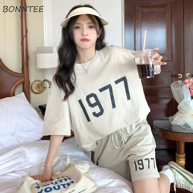 Sets Women Unisex T-shirts and Shorts Outfits Letter Fashion All-match Retro Summer Baggy Korean High Street Casual Lady Clothes 
Sets Women Unisex T-shirts and Shorts Outfits Letter Fashion All-match Retro Summer Baggy Korean High Street Casual Lady Clothes