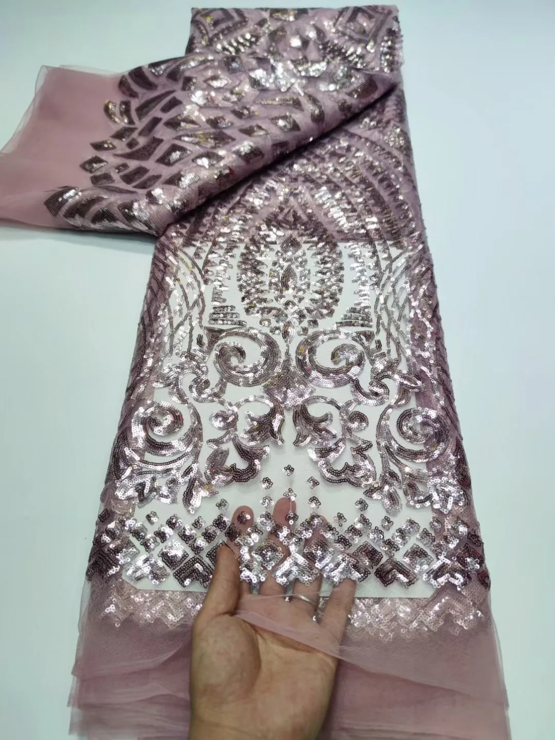 African Latest High Quality Sequins Lace Tulle Fabric 2022 French Embroidered Mesh Lace Fabric For Women Birthday Dress Sewing
African Latest High Quality Sequins Lace Tulle Fabric 2022 French Embroidered Mesh Lace Fabric For Women Birthday Dress Sewing