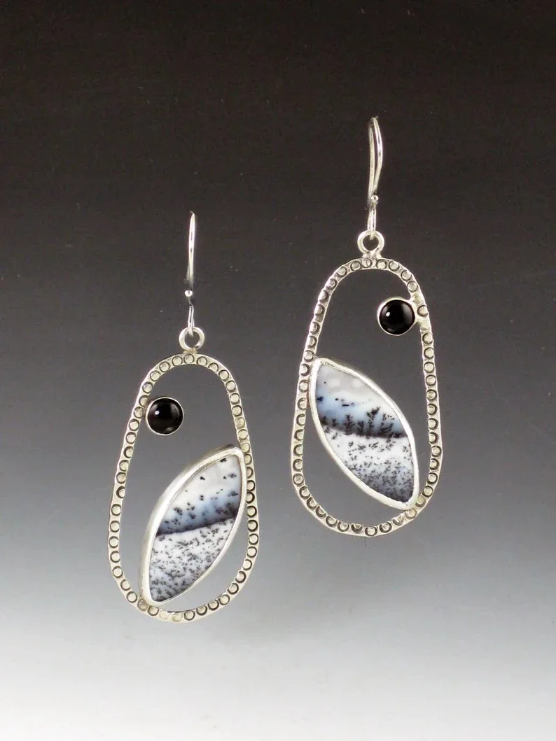 New Landscape Gemstone Retro Antique Silver Earrings European and American Fashion Personality Earrings Banquet Lady Earrings
New Landscape Gemstone Retro Antique Silver Earrings European and American Fashion Personality Earrings Banquet Lady Earrings