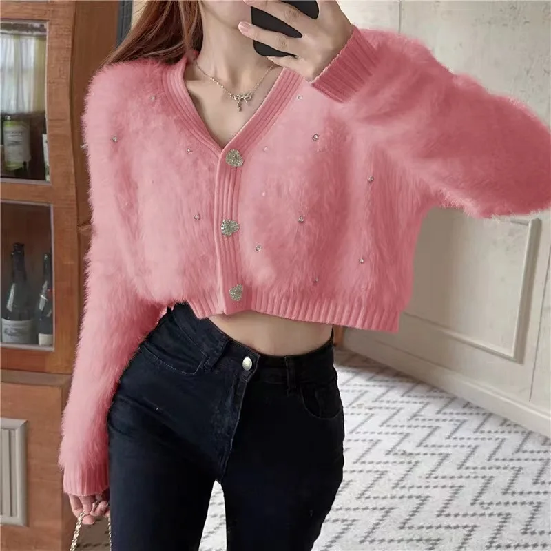 Fall/Winter 2023 New V-neck mink-like sweater ladies gentle wind nail beads knitted cardigan short paragraph
Fall/Winter 2023 New V-neck mink-like sweater ladies gentle wind nail beads knitted cardigan short paragraph