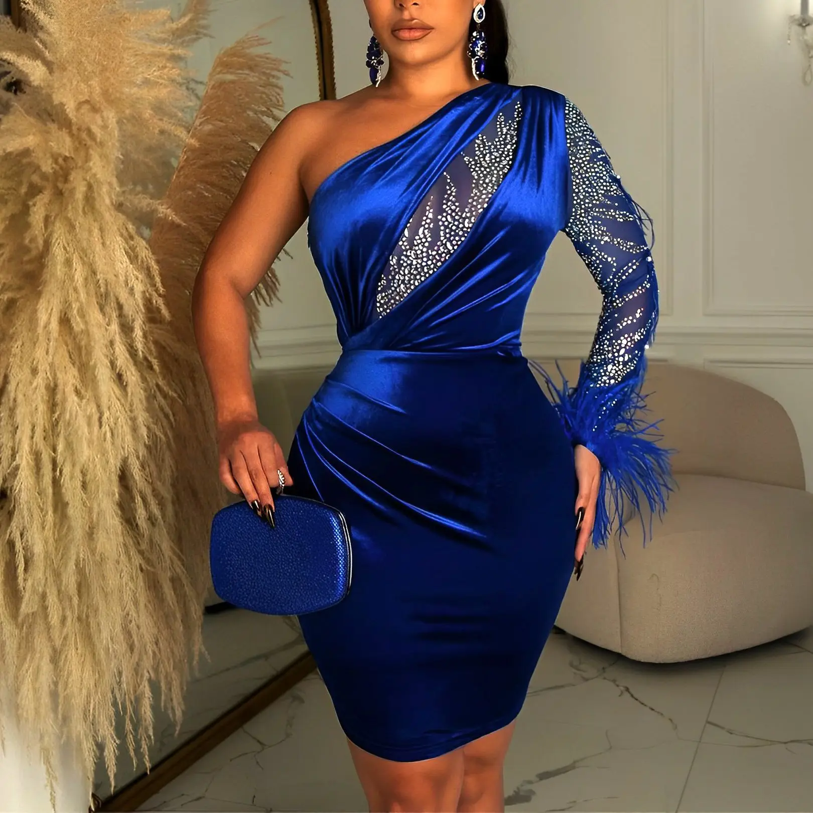 Модное Бархатное облегающее платье со стразами, с одним открытым плечом и длинным рукавом, для Женщин, Сексуальное вечернее Клубное платье
Модное Бархатное облегающее платье со стразами, с одним открытым плечом и длинным рукавом, для Женщин, Сексуальное вечернее Клубное платье
