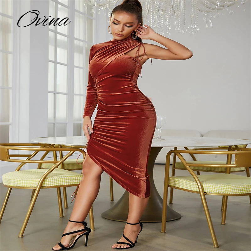 Solid Color New One-Shoulder Fashion Sexy Women's Long-Sleeved High-End Stand-Up Collar Chic Tight Pleated Velvet Dress
Solid Color New One-Shoulder Fashion Sexy Women's Long-Sleeved High-End Stand-Up Collar Chic Tight Pleated Velvet Dress