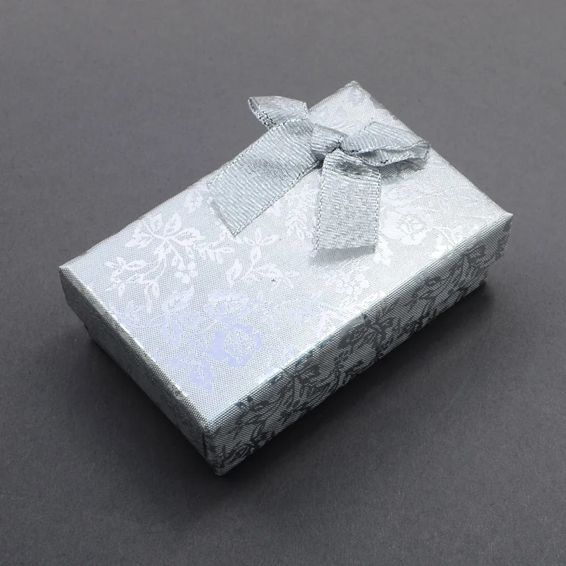 Набор из 24 шт. прямоугольных картонных коробок для ювелирных изделий, 2 отделения с бантом снаружи и кольцами и сережками из губки внутри и с... 
Набор из 24 шт. прямоугольных картонных коробок для ювелирных изделий, 2 отделения с бантом снаружи и кольцами и сережками из губки внутри и с...