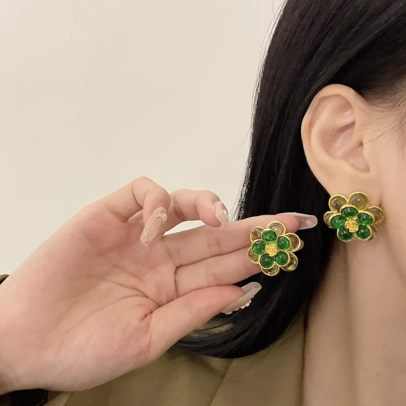 New Vintage Emerald Flower Earrings for Women French Crystal Earrings Small Number Design Sense Luxury Earrings Fashion Jewelry
New Vintage Emerald Flower Earrings for Women French Crystal Earrings Small Number Design Sense Luxury Earrings Fashion Jewelry