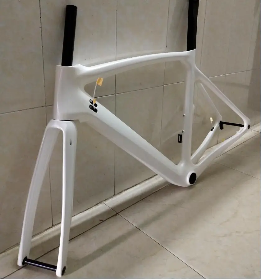 XR4 Carbon Road Bike Frame BB386 Super Light Carbon Frameset Carbon Frame Fork Seatpost Clamp Headset Wholesale White
XR4 Carbon Road Bike Frame BB386 Super Light Carbon Frameset Carbon Frame Fork Seatpost Clamp Headset Wholesale White