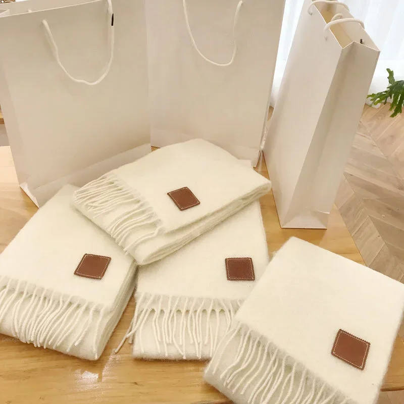 220*30cm Classic Luxury Warm Scarf Winter Women Mohair Tassel Scarf Candy Color Blanket Trendy Soft Thickening Female Shawl Wrap
220*30cm Classic Luxury Warm Scarf Winter Women Mohair Tassel Scarf Candy Color Blanket Trendy Soft Thickening Female Shawl Wrap