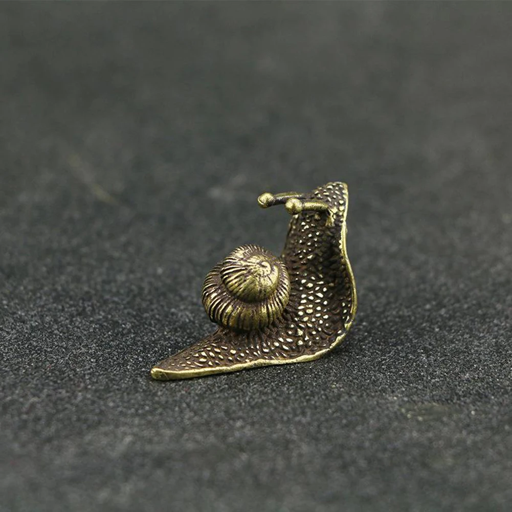 Retro Mini Snail Figurines Pure Copper Statue Desk Ornaments Brass Antique Crafts Home Decor Miniature Table Tea Pets Miniature
Retro Mini Snail Figurines Pure Copper Statue Desk Ornaments Brass Antique Crafts Home Decor Miniature Table Tea Pets Miniature