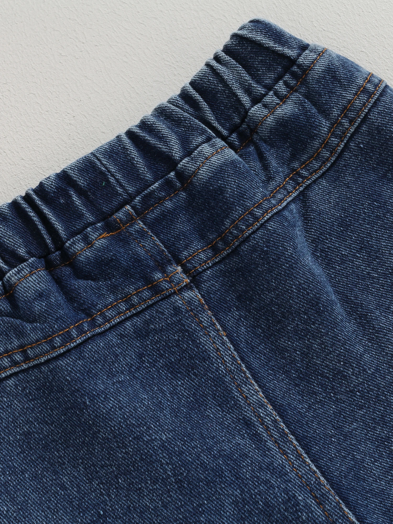 Girls Sparkly Sequin Denim Bell-bottoms Trendy High-waisted Flare Pants for Ages 3-7
Girls Sparkly Sequin Denim Bell-bottoms Trendy High-waisted Flare Pants for Ages 3-7