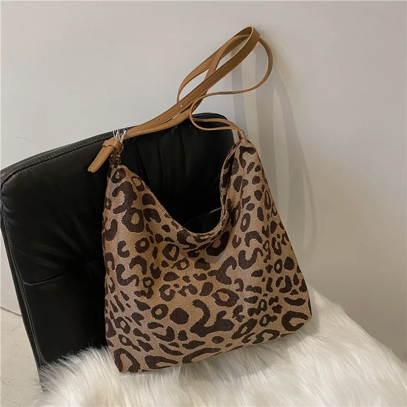 Vintage Style Leopard Shoulder Tote Bag for Women 2022 New Bucket Bag Leather Straps Ladies Hand Bags Large Capacity Handbags
Vintage Style Leopard Shoulder Tote Bag for Women 2022 New Bucket Bag Leather Straps Ladies Hand Bags Large Capacity Handbags