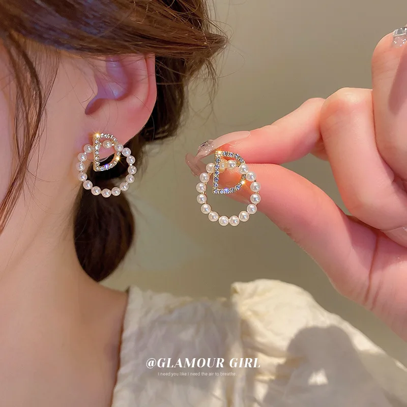 Round Pearl Pendant Drop Earrings Letter Rhinestone Shiny 2022 Trendy Jewelry Earring for Women Luxury Wedding Party Gifts
Round Pearl Pendant Drop Earrings Letter Rhinestone Shiny 2022 Trendy Jewelry Earring for Women Luxury Wedding Party Gifts