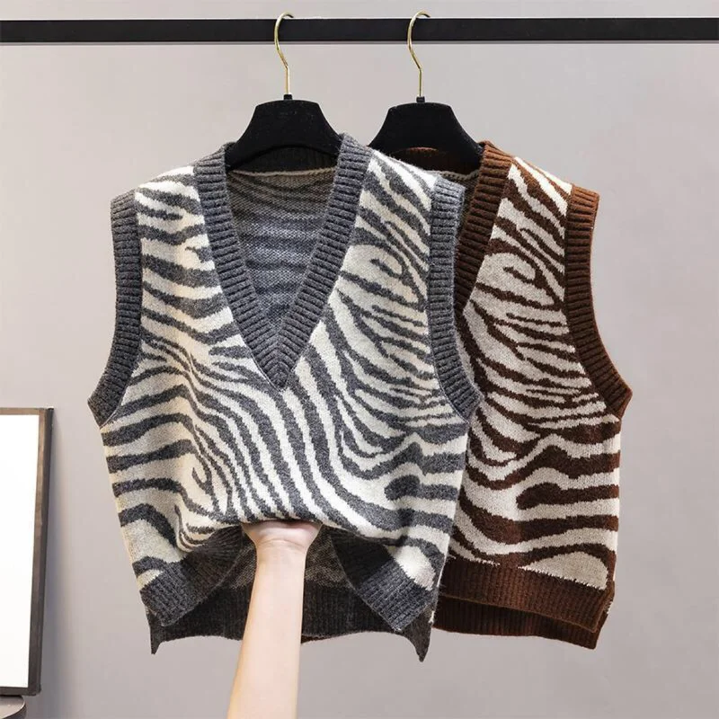 Vest Coat Spring and Autumn Outwear New Knitted Women's Sweater Fashion Korean V-neck Loose Zebra Outwear 
Vest Coat Spring and Autumn Outwear New Knitted Women's Sweater Fashion Korean V-neck Loose Zebra Outwear