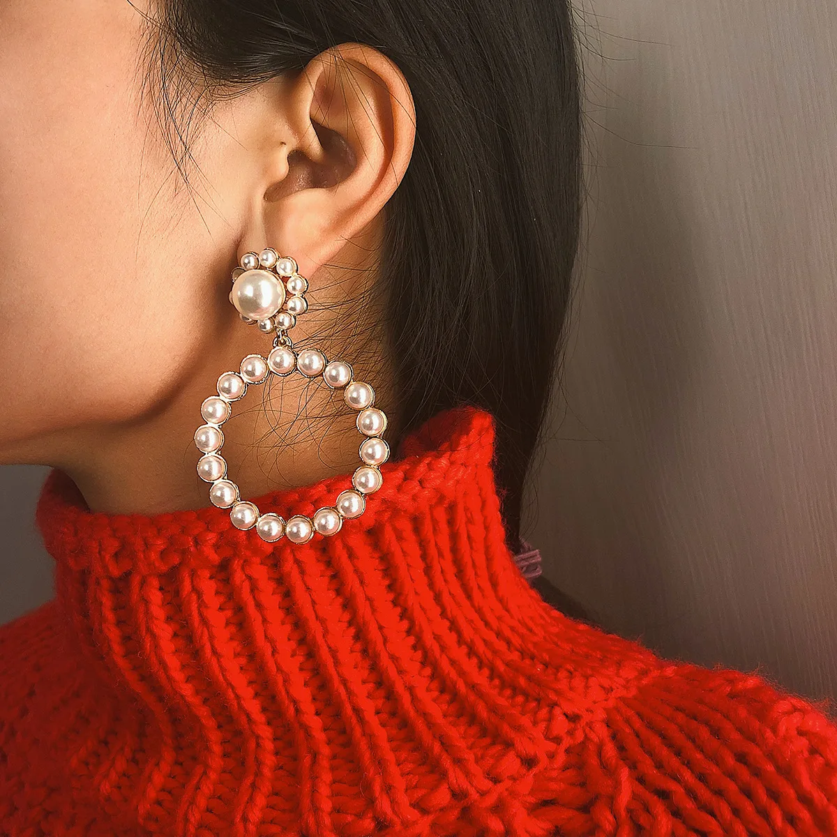 Jeeeyin 2022 Geometric Round Hollow Earrings Female Baroque Pearl Simple Diamond Temperament Pendant Earrings
Jeeeyin 2022 Geometric Round Hollow Earrings Female Baroque Pearl Simple Diamond Temperament Pendant Earrings