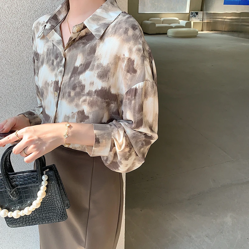 Chiffon Women's Blouse Printing Shirt Summer Elegant Long Sleeve Top Fashion High Street New Female Clothing Turn-down Collar
Chiffon Women's Blouse Printing Shirt Summer Elegant Long Sleeve Top Fashion High Street New Female Clothing Turn-down Collar