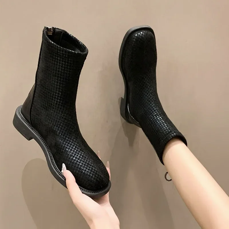 SLTNX Autumn/Winter Black Martin Boots Matching Color Plus Cashmere High Fashion Comfortable Short Fit Boots Temperament Commute
SLTNX Autumn/Winter Black Martin Boots Matching Color Plus Cashmere High Fashion Comfortable Short Fit Boots Temperament Commute