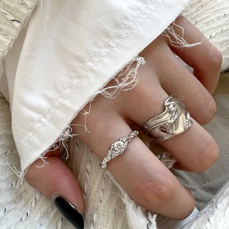 Женское кольцо с геометрическим рисунком, из серебра 925 пробы
Женское кольцо с геометрическим рисунком, из серебра 925 пробы