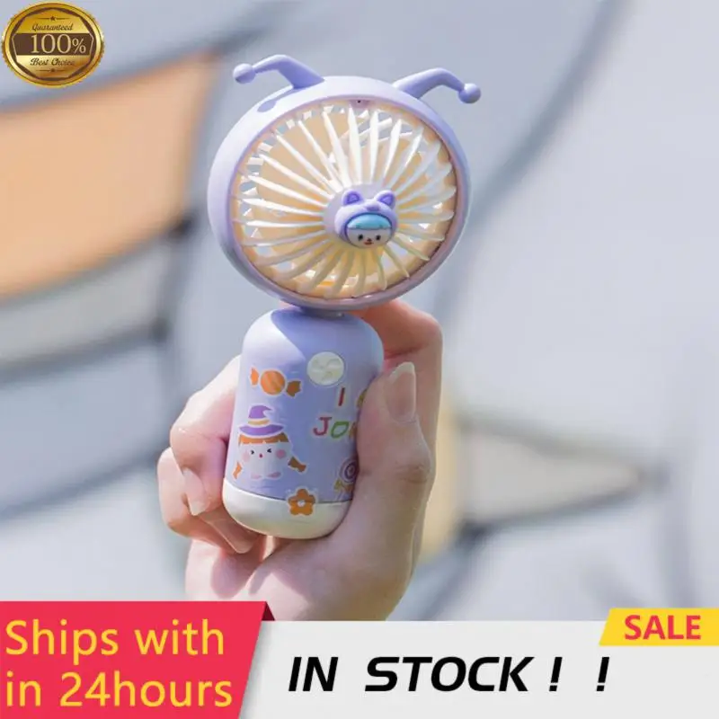 2022 сетчатый красный мультяшный мини-вентилятор «сделай сам», стикер, большой ветер, бесшумный, для студентов, портативный, удобный зарядный ...
2022 сетчатый красный мультяшный мини-вентилятор «сделай сам», стикер, большой ветер, бесшумный, для студентов, портативный, удобный зарядный ...