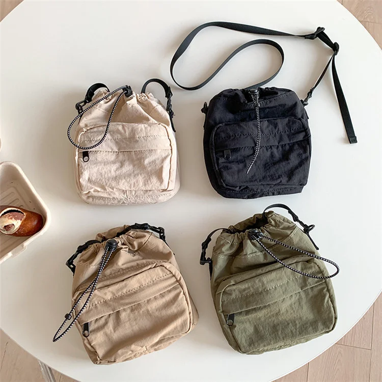 New style small shoulder bag, fashionable and niche crossbody bag, casual drawstring pleated mobile phone bag
New style small shoulder bag, fashionable and niche crossbody bag, casual drawstring pleated mobile phone bag
