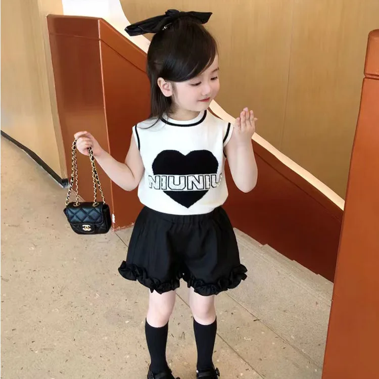 Girls' Summer Suits Fashionable Children's Korean-Style Heart Pattern Vest Tops Shorts Two-Piece Little Baby Stylish Casual Sets
Girls' Summer Suits Fashionable Children's Korean-Style Heart Pattern Vest Tops Shorts Two-Piece Little Baby Stylish Casual Sets