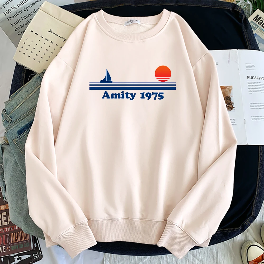 Лидер продаж, толстый удобный пуловер с капюшоном и принтом акул Amity 1975, Теплые повседневные мужские толстовки, модная мужская Толстовка Оверсайз
Лидер продаж, толстый удобный пуловер с капюшоном и принтом акул Amity 1975, Теплые повседневные мужские толстовки, модная мужская Толстовка Оверсайз