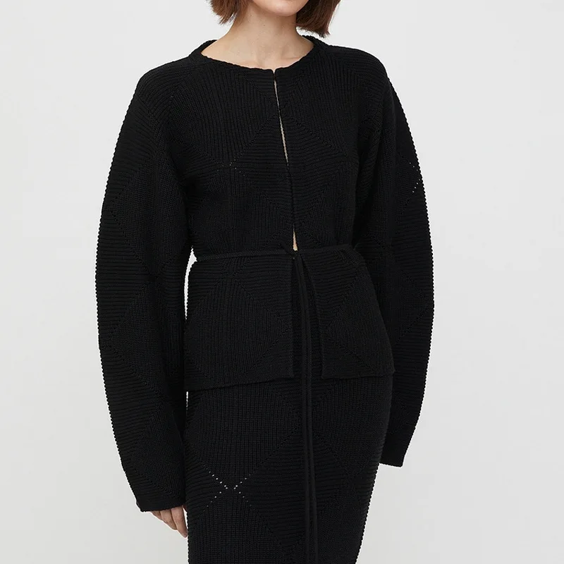 Women's Black Diamond Lattice Jacquard Knitted Cardigan Autumn and Winter New Women's Loose O-neck Loose Lace-up Knitwear
Women's Black Diamond Lattice Jacquard Knitted Cardigan Autumn and Winter New Women's Loose O-neck Loose Lace-up Knitwear