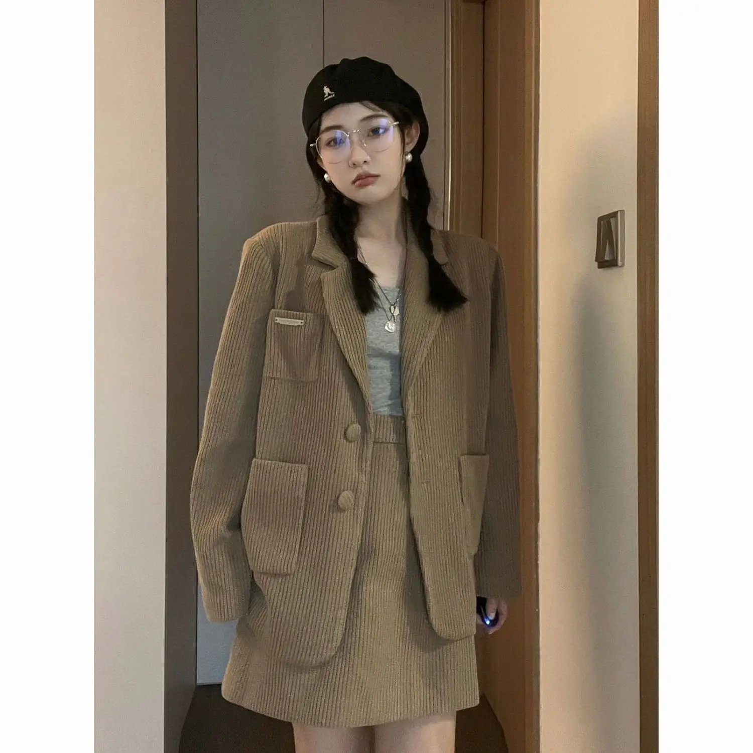 UNXX Autumn Winter New Japanese Retro Niche Elegant Blazer Long Sleeve Elegant Slimming Midi Skirt 2 Piece Set Lady Girl Female
UNXX Autumn Winter New Japanese Retro Niche Elegant Blazer Long Sleeve Elegant Slimming Midi Skirt 2 Piece Set Lady Girl Female