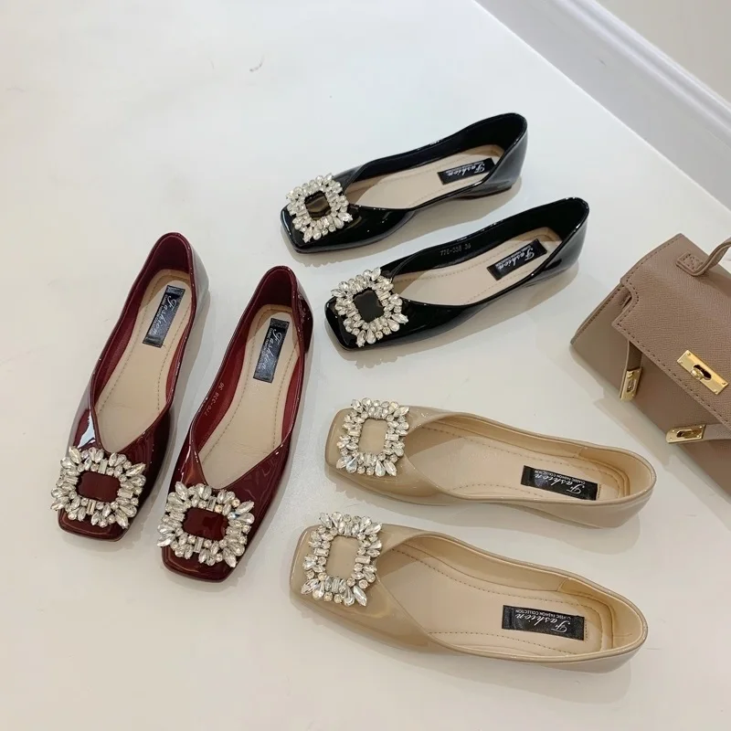 Women's Shoes Autumn Rhinestone Square Head Red Dress Wedding Shoes Fashion Women Patent Leather Flat Single Shoes Large Size
Women's Shoes Autumn Rhinestone Square Head Red Dress Wedding Shoes Fashion Women Patent Leather Flat Single Shoes Large Size