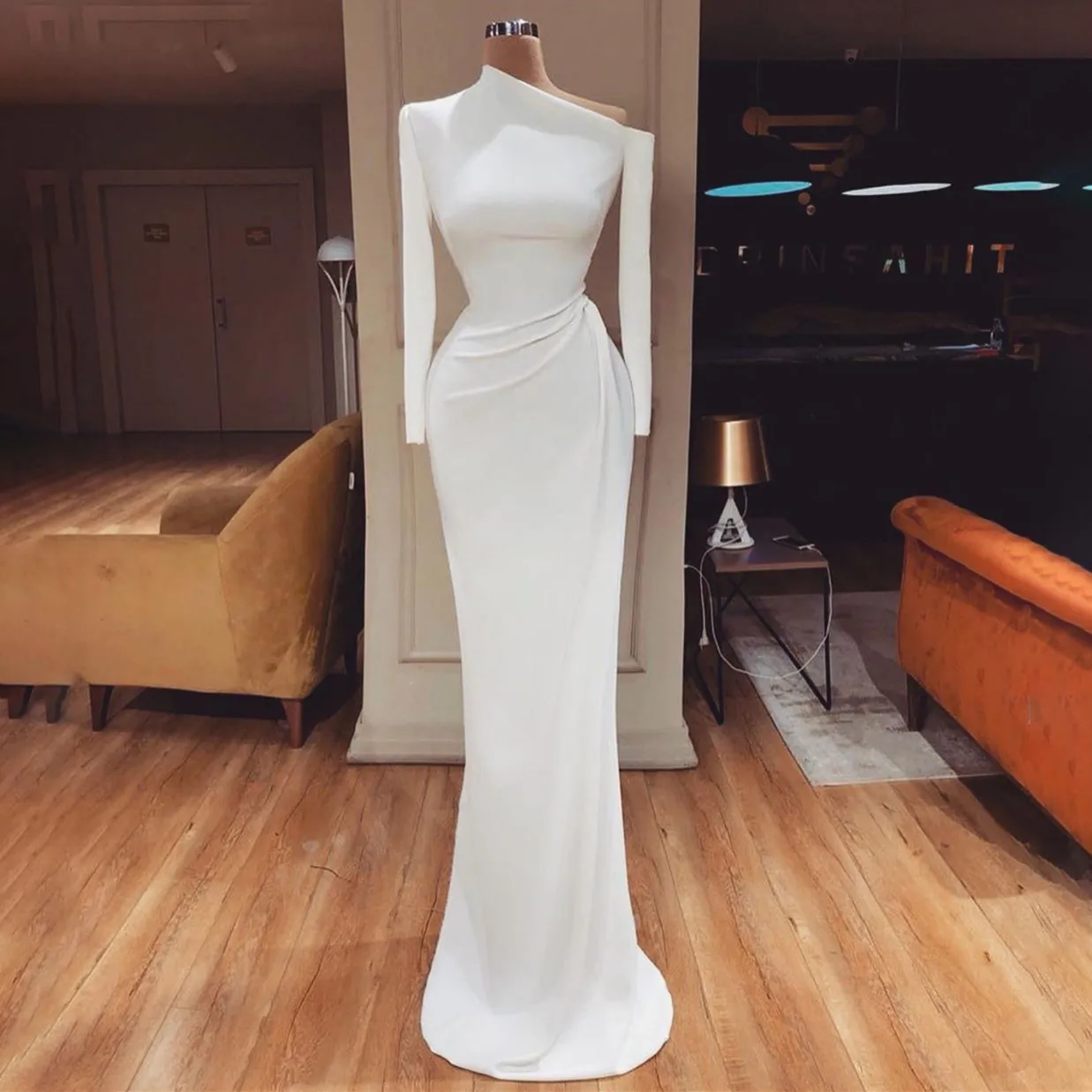 Simple African White Prom Dresses Cheap One Shoulder Long Sleeves Mermaid Evening Dress Floor Length Zipper vestido de festa
Simple African White Prom Dresses Cheap One Shoulder Long Sleeves Mermaid Evening Dress Floor Length Zipper vestido de festa