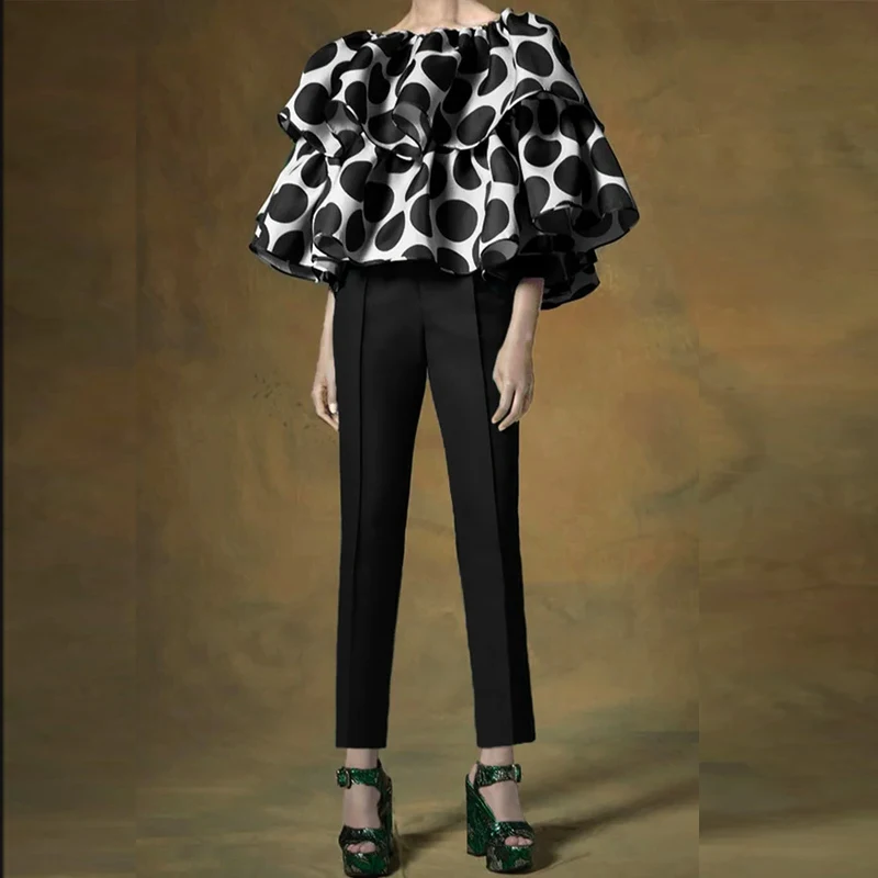 New Big Wave Dot Cake Top with Cropped Pants Casual Two-piece Sets Autumn Fashion Party Suit Women High Street Elegant Outfits
New Big Wave Dot Cake Top with Cropped Pants Casual Two-piece Sets Autumn Fashion Party Suit Women High Street Elegant Outfits