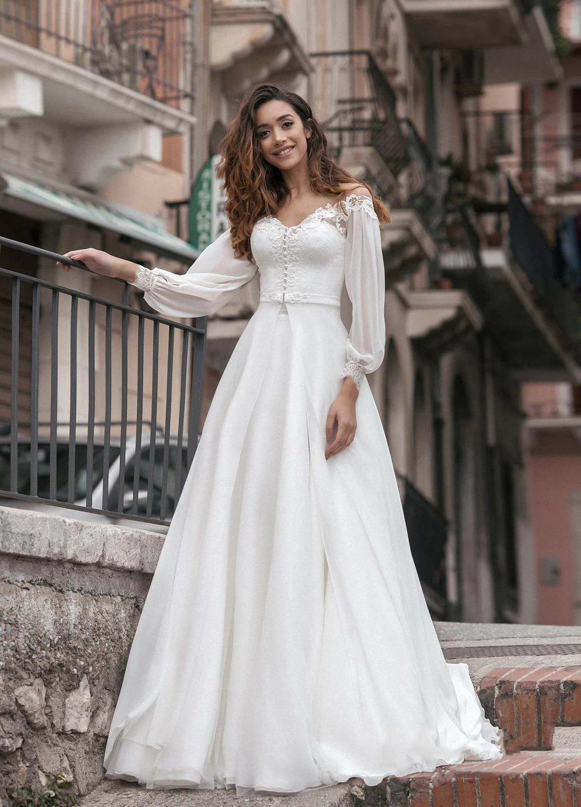 Elegant Long Sleeves V Neck Lace Spplique Bridal Gown Custom Made Trumpet with Chiffon Train Open Back Wedding Dresses
Elegant Long Sleeves V Neck Lace Spplique Bridal Gown Custom Made Trumpet with Chiffon Train Open Back Wedding Dresses