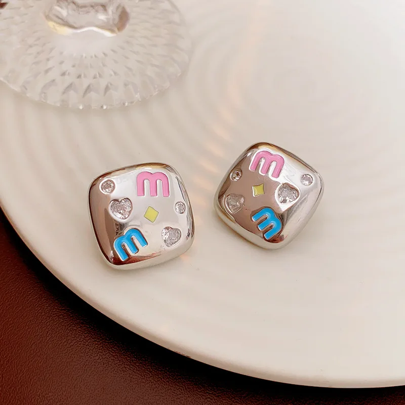ALTERA Luxury Square Letter M Colorful Crystal Earring for Women Gift Fashion Cute Silver Needle Stud Earrings Jewelry Party
ALTERA Luxury Square Letter M Colorful Crystal Earring for Women Gift Fashion Cute Silver Needle Stud Earrings Jewelry Party
