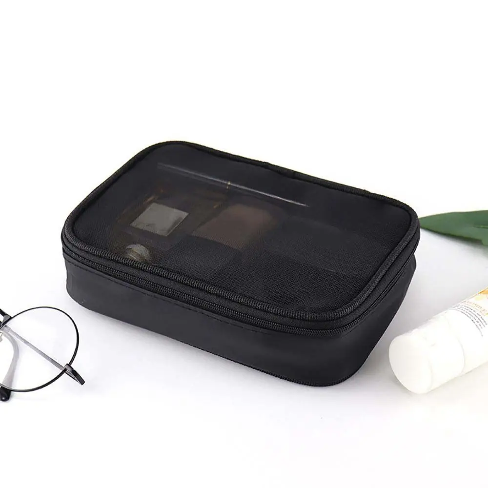 Нейлоновая косметичка Oxford
Нейлоновая косметичка Oxford