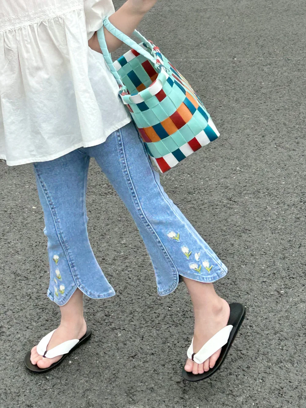 Новинка лета 2023, детские длинные брюки, джинсовые брюки с вышивкой для девочек
Новинка лета 2023, детские длинные брюки, джинсовые брюки с вышивкой для девочек