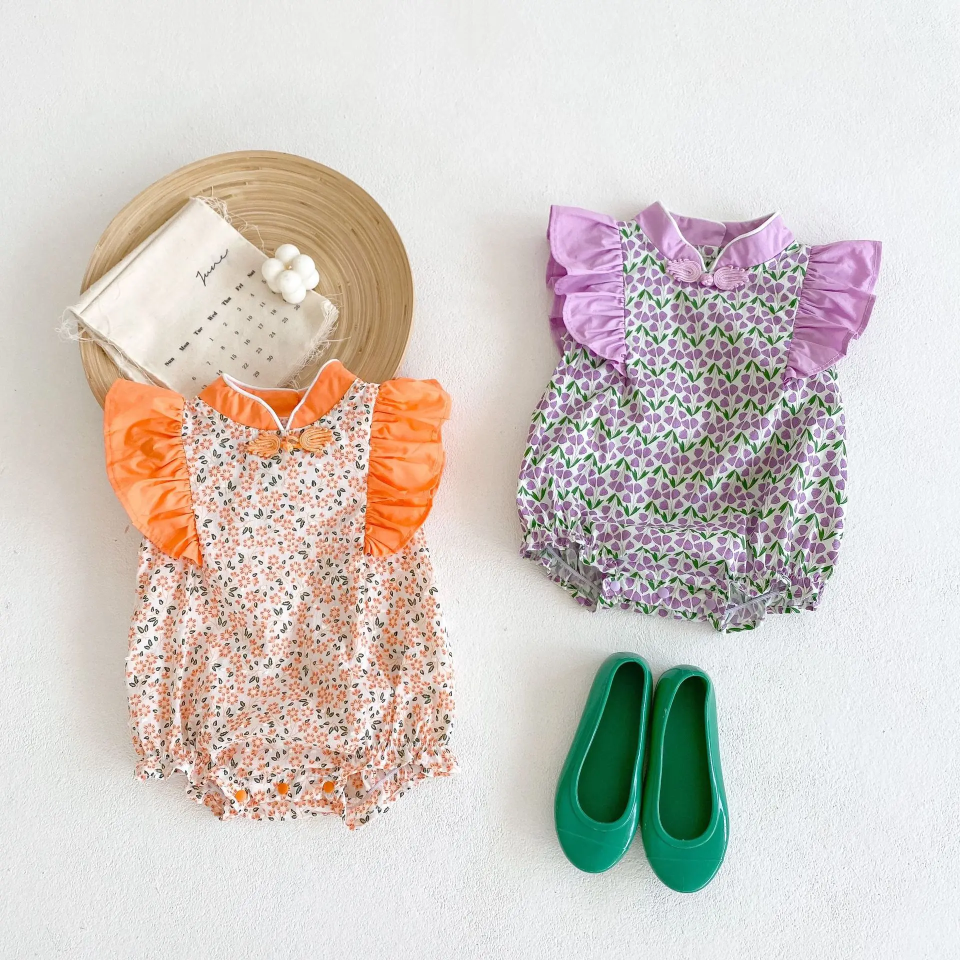 Hot sales 2022 newborn baby New Infant and Children Baby Chinese style cheongsam collar floral flying sleeve romper jumpsuit
Hot sales 2022 newborn baby New Infant and Children Baby Chinese style cheongsam collar floral flying sleeve romper jumpsuit
