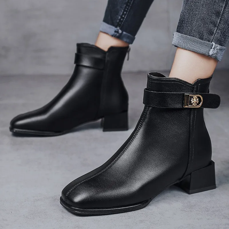 2022 Autumn Winter High-heeled Ankle Boots Elegant Metal Decoration Woman Plus Velvet Short Boots Luxury Office Shoes Botas
2022 Autumn Winter High-heeled Ankle Boots Elegant Metal Decoration Woman Plus Velvet Short Boots Luxury Office Shoes Botas