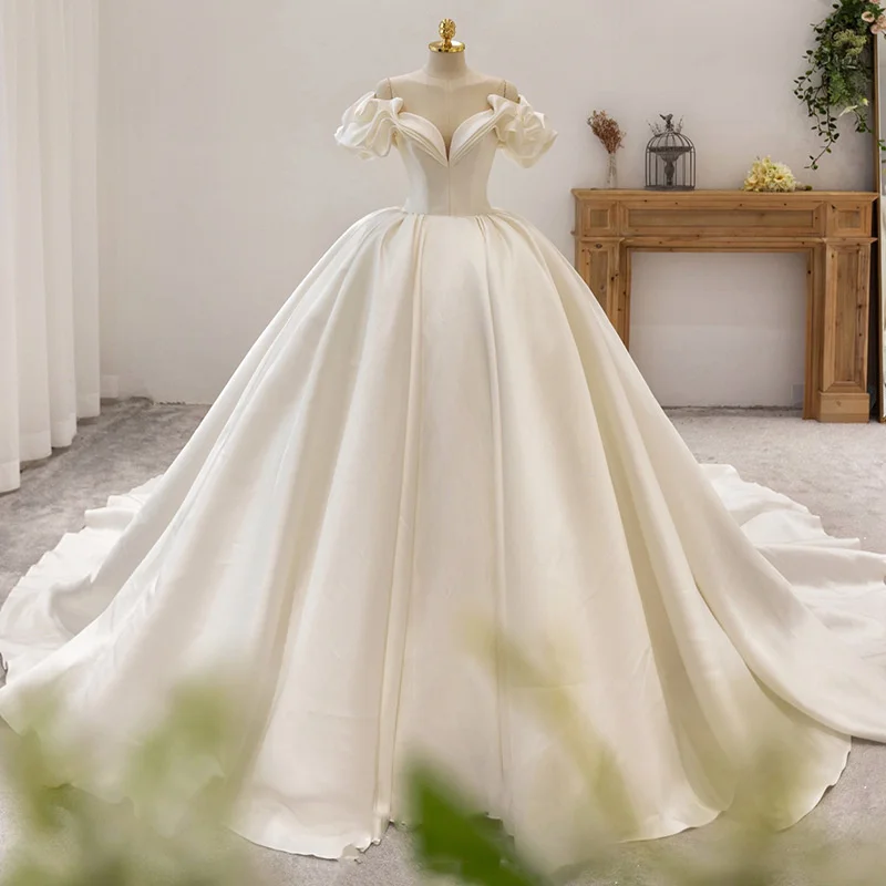 Satin main wedding dress French bride small high-level feeling one-sided shoulder big tail spring light
Satin main wedding dress French bride small high-level feeling one-sided shoulder big tail spring light