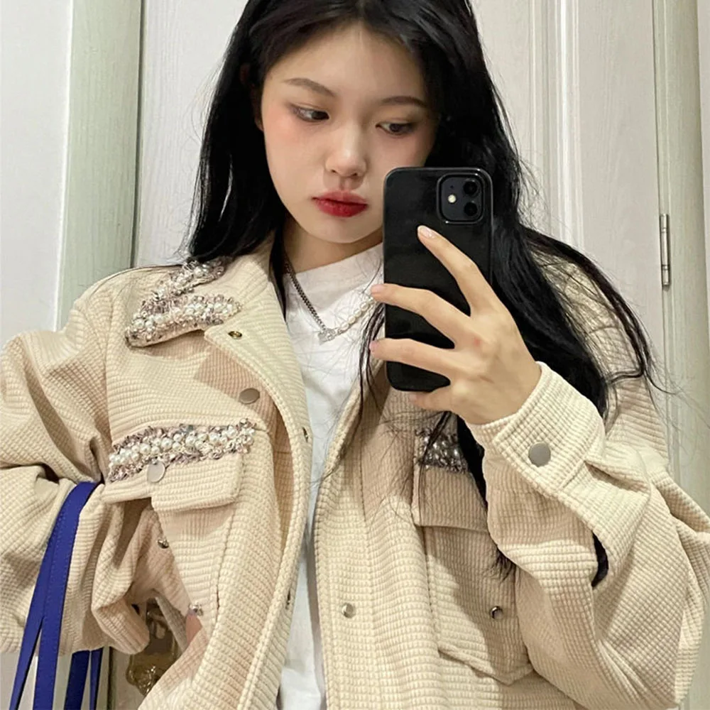 2022 Autumn Streetwear Cargo Jackets Women Hip Hop Diamond Beads Loose Outerwear Female Harajuku Casual Ladies Oversize Jacket
2022 Autumn Streetwear Cargo Jackets Women Hip Hop Diamond Beads Loose Outerwear Female Harajuku Casual Ladies Oversize Jacket