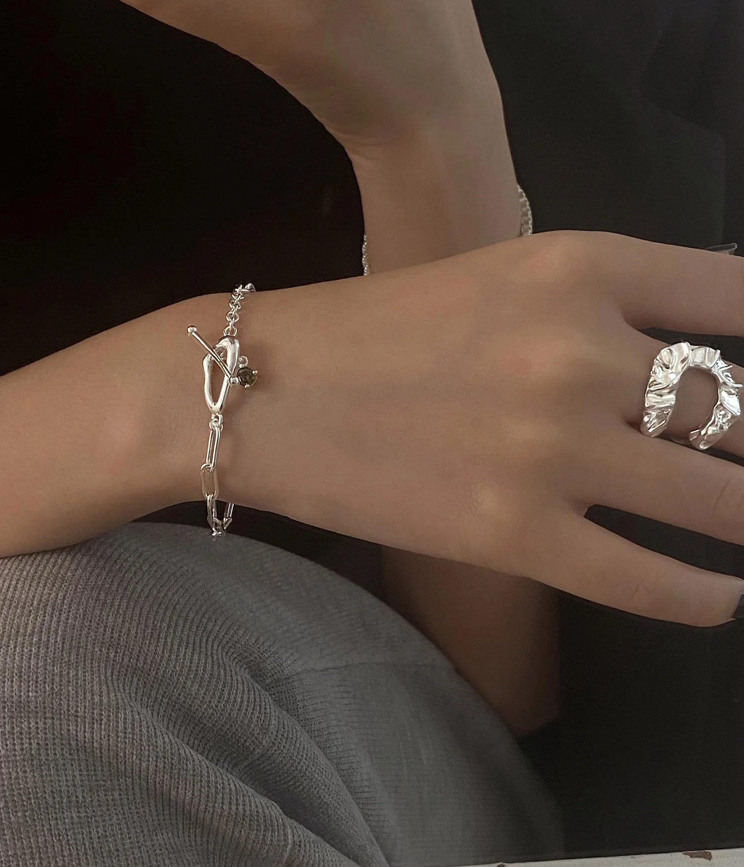 So.fine Jewelry Personalized niche design high-grade feeling Gemstone irregular opening plain ring for woman texture style
So.fine Jewelry Personalized niche design high-grade feeling Gemstone irregular opening plain ring for woman texture style