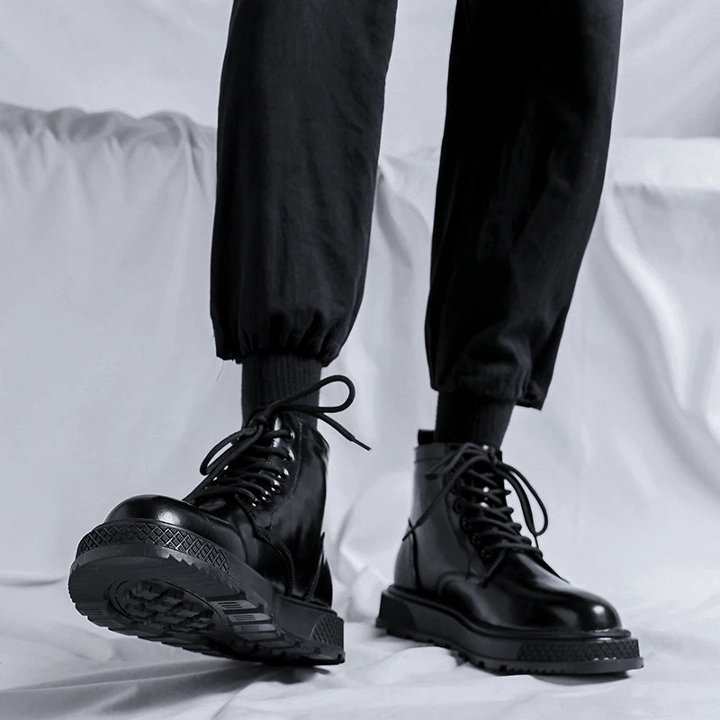 2023 new Korean version of the British style wear-resistant thick-soled mid-top fashion Martin boots
2023 new Korean version of the British style wear-resistant thick-soled mid-top fashion Martin boots