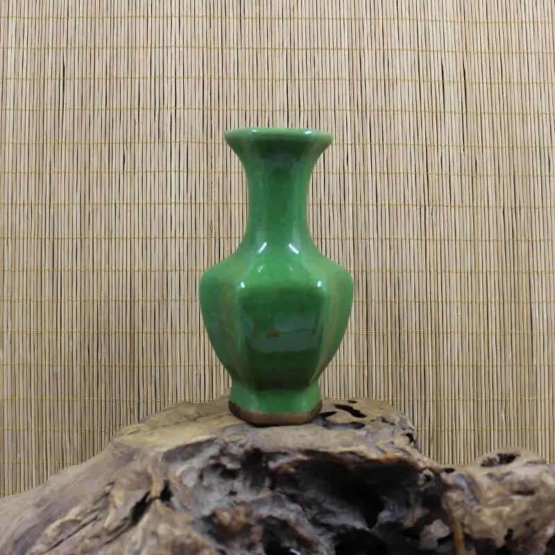 Song Guan kiln Longquan kiln borneol hexagonal vase antique porcelain decoration
Song Guan kiln Longquan kiln borneol hexagonal vase antique porcelain decoration