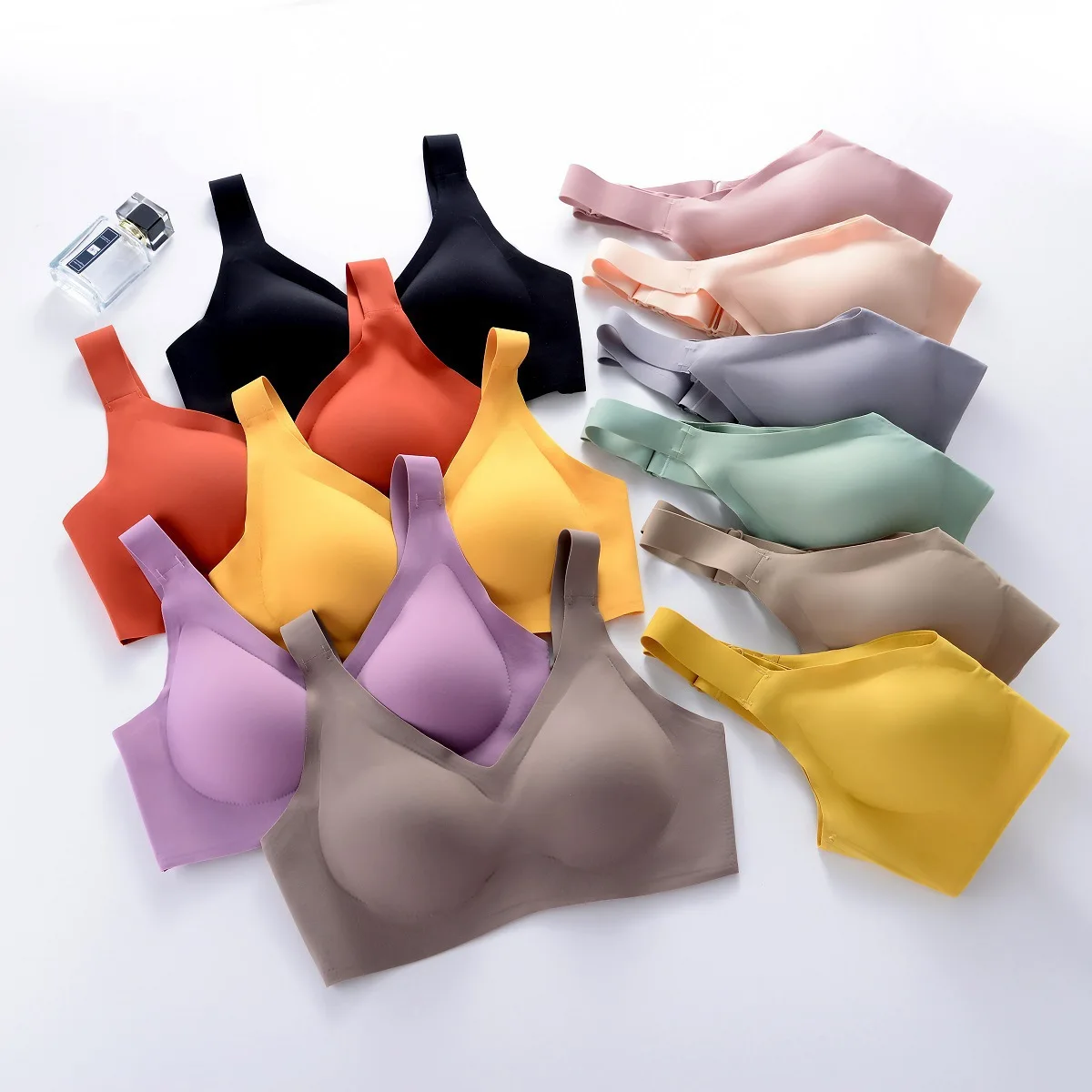 Design Bras Clothes Latex Underwear Women's Seamless Invisible Buckle Gathers and Collects Breasts Sports Sleep Bra Underwear
Design Bras Clothes Latex Underwear Women's Seamless Invisible Buckle Gathers and Collects Breasts Sports Sleep Bra Underwear