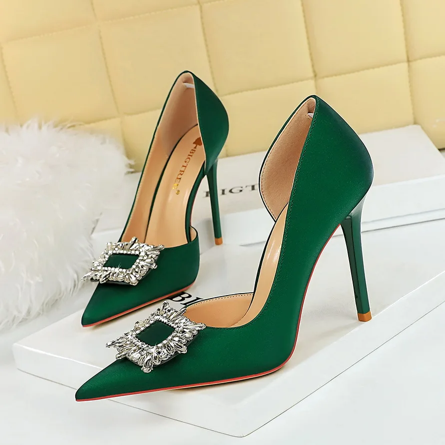 BIGTREE Shoes Metal Rhinestone Women Pumps Silks Satins High Heels Sexy Party Shoes Luxury Banquet Shoes Women Heels 10 Colour
BIGTREE Shoes Metal Rhinestone Women Pumps Silks Satins High Heels Sexy Party Shoes Luxury Banquet Shoes Women Heels 10 Colour