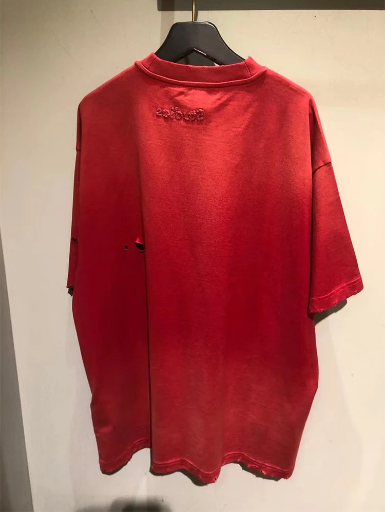 22 Fashion Classic Trendy luxury design Summer New Loose Round Neck Red Embroidered Hole Short Sleeve T-shirt Couple Top
22 Fashion Classic Trendy luxury design Summer New Loose Round Neck Red Embroidered Hole Short Sleeve T-shirt Couple Top