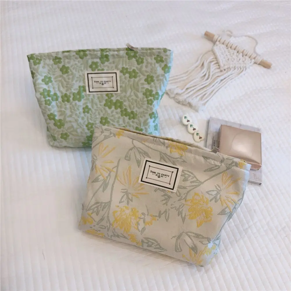 Women Bag Embossed Flower Print HandBag Cosmetic Bag Large Capacity Canvas Toiletry Bag Travel Cosmetic Bag Makeup Storage Bags
Women Bag Embossed Flower Print HandBag Cosmetic Bag Large Capacity Canvas Toiletry Bag Travel Cosmetic Bag Makeup Storage Bags