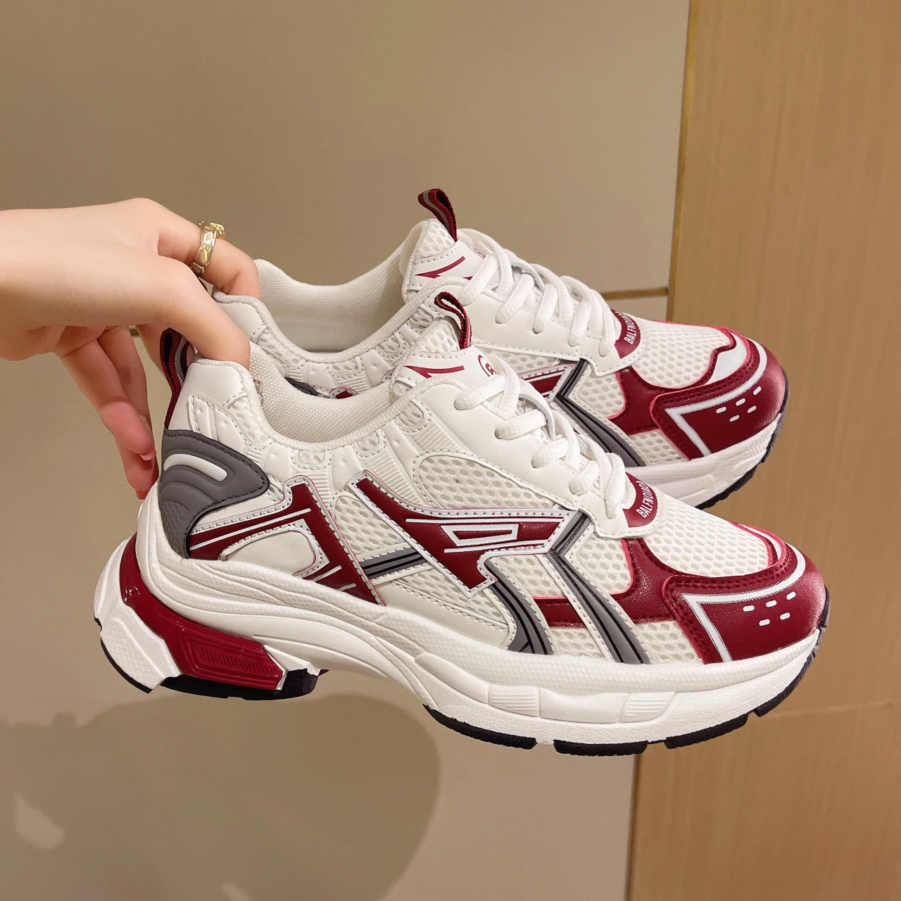 Designer Sneakers Women 2022 Brand Fashion Women's Casual Shoes Platform Shoes Chunky Sneakers White Sports Shoes Women Summer
Designer Sneakers Women 2022 Brand Fashion Women's Casual Shoes Platform Shoes Chunky Sneakers White Sports Shoes Women Summer