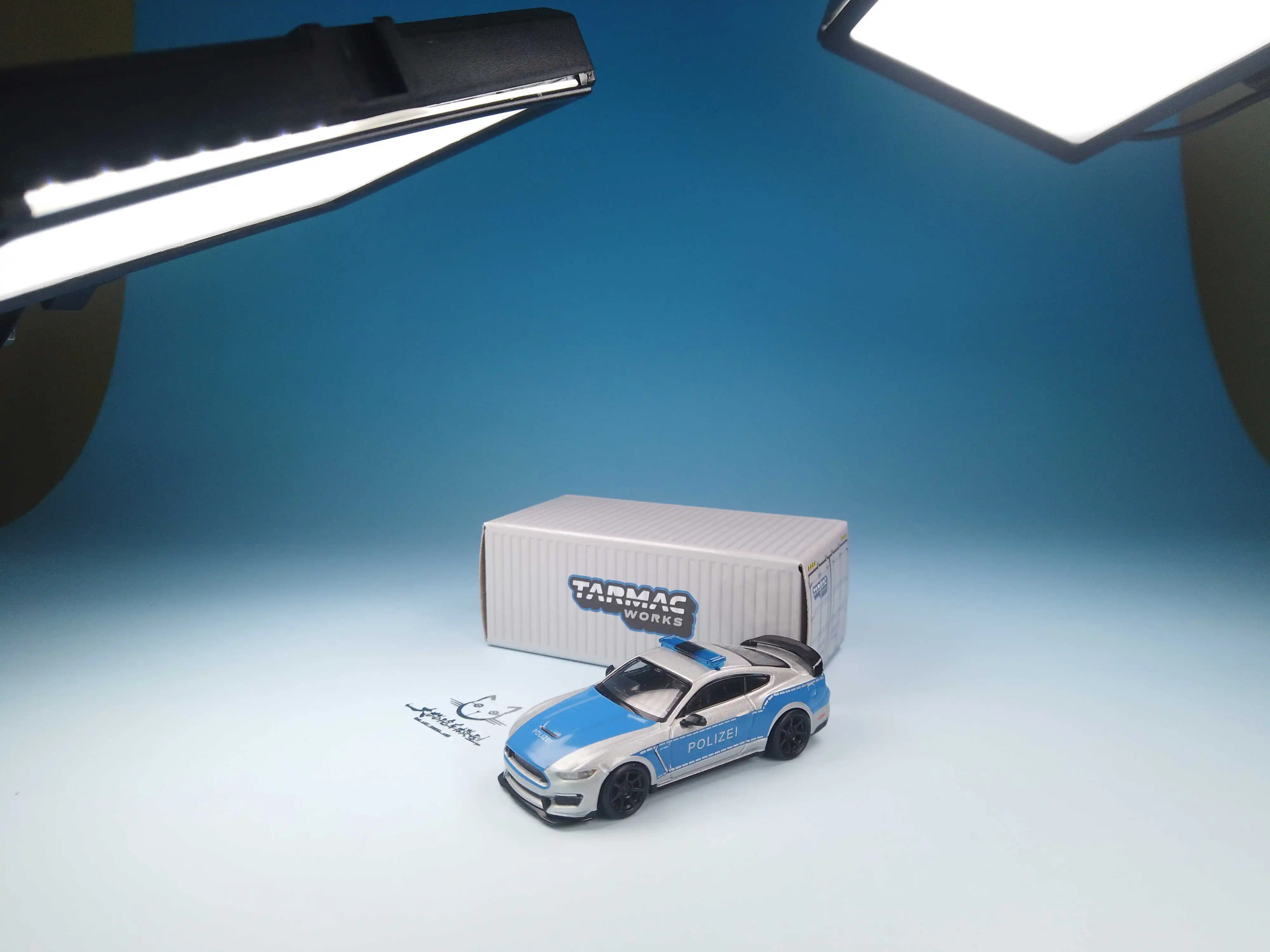 Модель автомобиля TW 1/64 Ford Mustang GT350 R Polizei из литого сплава, синего и серебристого цвета, в наличии, апрель 2022
Модель автомобиля TW 1/64 Ford Mustang GT350 R Polizei из литого сплава, синего и серебристого цвета, в наличии, апрель 2022