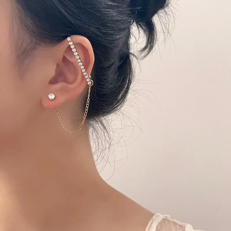 European and American INS rectangular chain earclip fashion personality one zigzag zircon tidal flow geometric stud earrings
European and American INS rectangular chain earclip fashion personality one zigzag zircon tidal flow geometric stud earrings